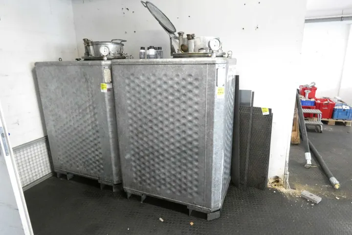 Gefahrstoffsammeltank Maße in cm ca. 120 x 80 x 160